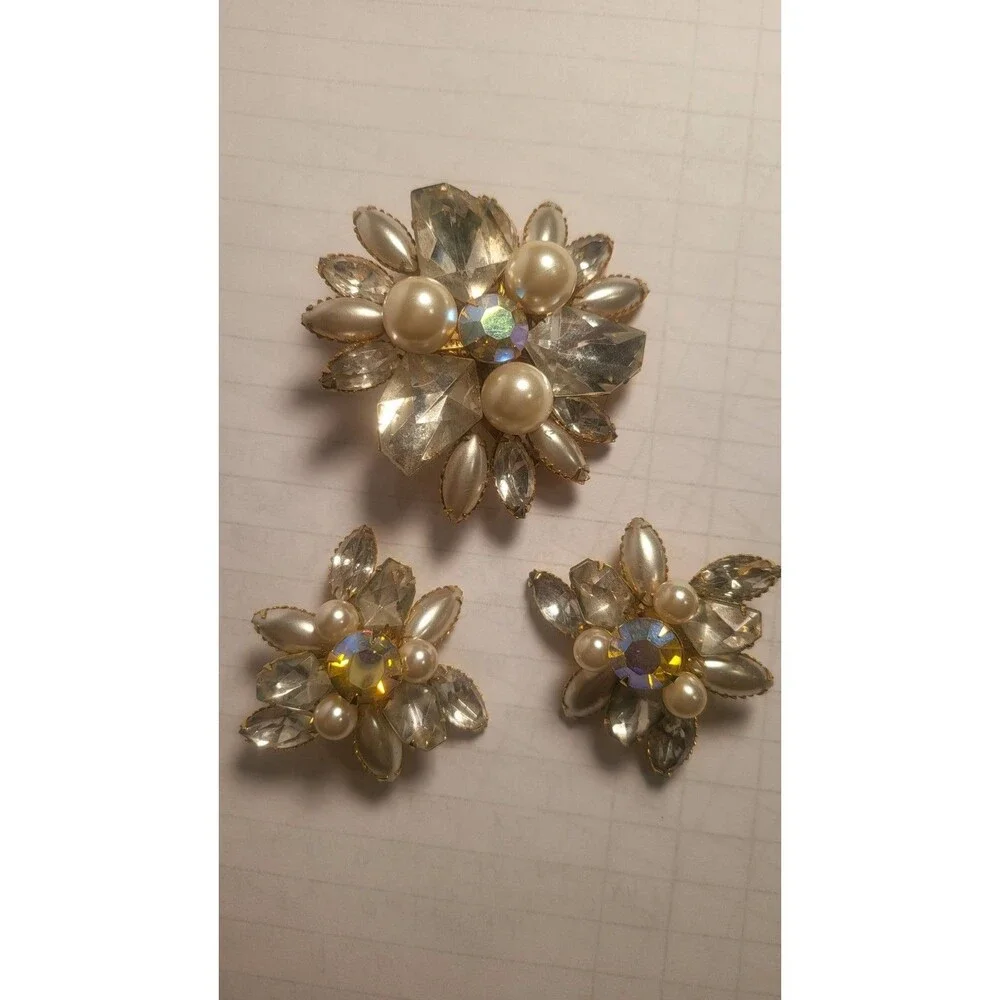 Judy Lee Flower Clear & Aurora & Faux Pearl  Vtg Brooch w/ Matching Earrings